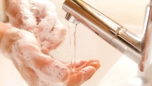 İzmir’in 14 ilçesinde 10 Nisan’da Bayındır’dan Urla’ya kadar 4‑7 saat sürecek planlı su kesintileri.