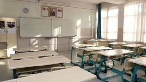 Siverek'teki Okul Saldırısı Sonrası İzmir'de Öğretmenlerden İş Bırakma Eylemi