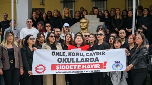 Bornova'da Öğretmenlerden Şiddet Protestosu: DİSK Başkanı Nazlıoğlu'ndan Uyarı