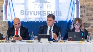 İzmir'de Turizm Hamlesi: Tugay'dan Su İndirimi, İZMAR Depo ve BİSİCAB Desteği