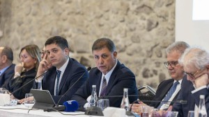 İzmir'de Enerji Hamlesi: Başkan Tugay'dan Kritik Yapılar İçin Kendi Enerji Sistemi Planı