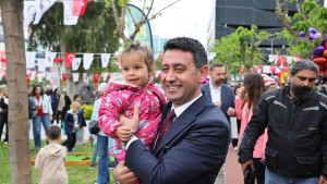 Bayraklı’da 23 Nisan Coşkusu Bir Haftaya Yayıldı: Spor, Sanat ve Tarih Bir Arada!