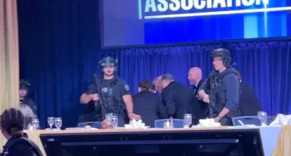 Trump’a Suikast Girişimi! Beyaz Saray Muhabirleri Yemeğinde Silah Sesleri Yükseldi