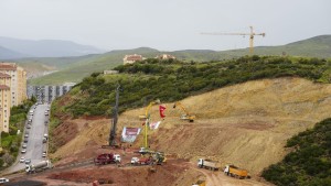 İzmir’de Sosyal Konut Devrimi: Egeşehir Menemen Konutları’nda Temeller Atıldı!