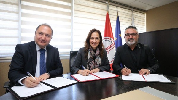 Karşıyaka’da Eğitim Hamlesi: Deniz Baykal Kültür Merkezi Bakırçay Üniversitesi’ne Tahsis Edildi!