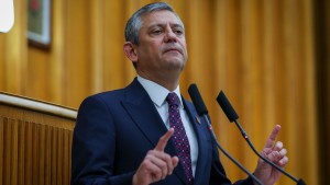 Özgür Özel’den Erken Seçim Tarihi ve "Kapı Siyaseti" Hamlesi: "4 Mayıs’ta Sahaya İniyoruz!"