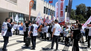 İzmir’de Belediyelerde SDS Kaosu: 4 İlçede İş Bırakma ve Yürüyüş Kararı!