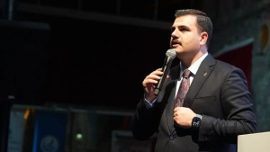 AK Partili İnan’dan CHP’li Belediyelere 1 Mayıs Yaylım Ateşi: "Emek Nutuğu Atıp İşçiyi Mağdur Ediyorlar!"