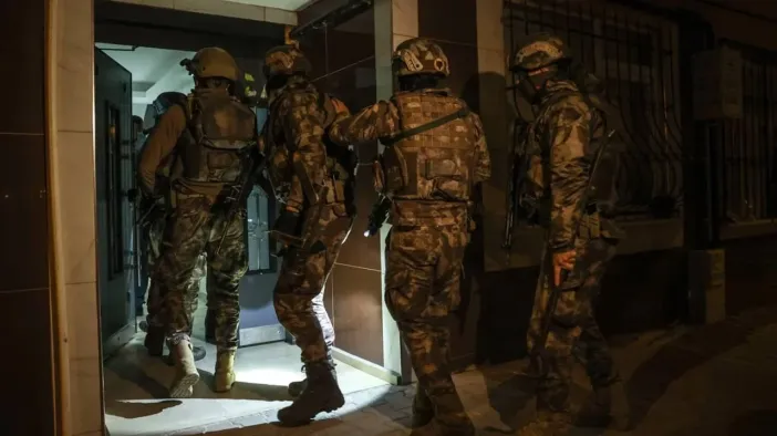 İzmir Merkezli Dev Operasyon: 1.6 Milyar TL'lik Bahis Çetesi Çökertildi!