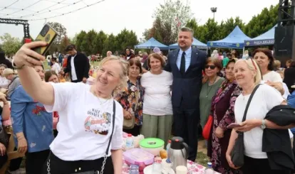 Buca’da Anneler Günü Şenliği: Gölet’te Dev Piknik!