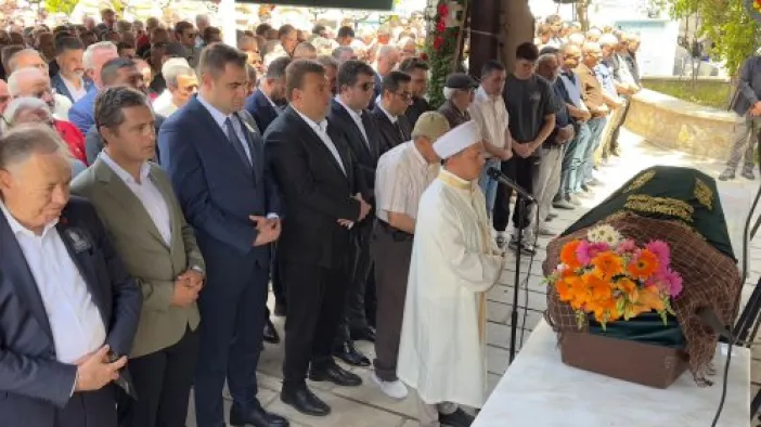 Başkan Yetişkin annesini son yolculuğuna uğurladı