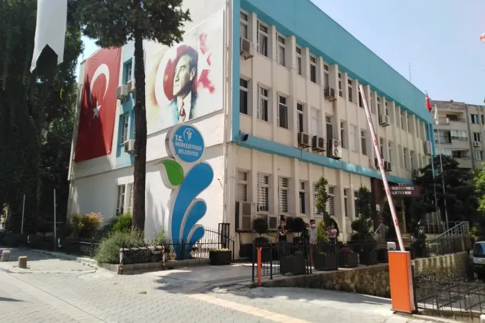 Merkezefendi Belediyesine Şafak Operasyonu