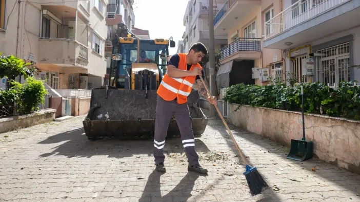Narlıdere Belediyesi'nden Bayram Öncesi Dev Temizlik Seferberliği