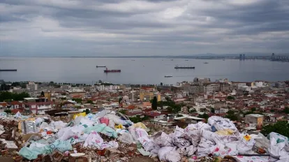 İzmir Konak'ta Manzaralı Alan Çöplüğe Döndü: Mahalleli İsyan Etti