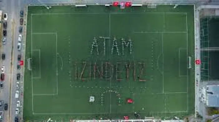 Buca'da 19 Mayıs Coşkusu: Sahaya "Atam İzindeyiz" Yazdılar!