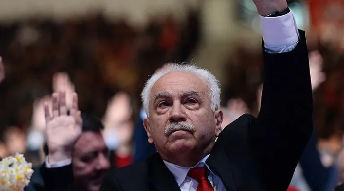 Doğu Perinçek: Özgür Özel'in Sandalyesi Parayla Alındı