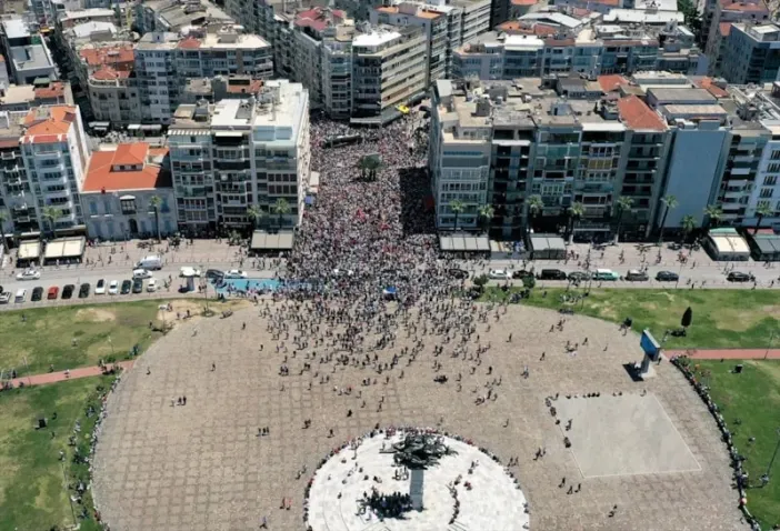 CHP’nin Kalesinde Özel'den Sönük Meydan Okuma