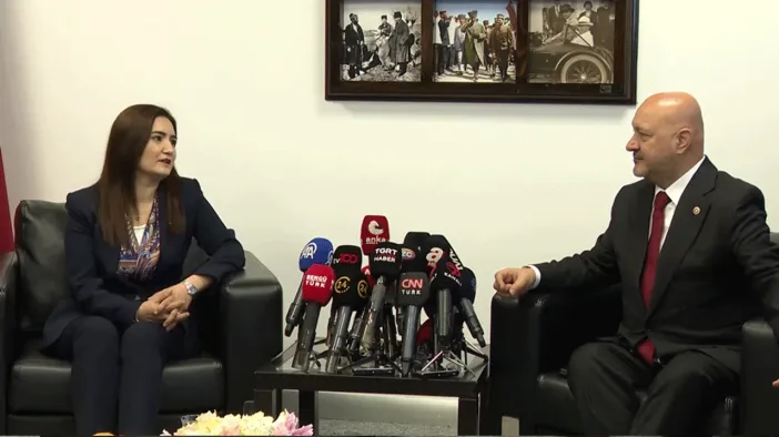 AK Parti ve CHP 3 Bayram Sonra Bayramlaştı! İzmirli Vekilden Mesaj