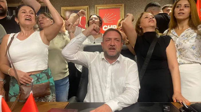 Utku Gümrükçü'den Özgür Özel Hamlesi! "O da Bizim Yoldaşımız"