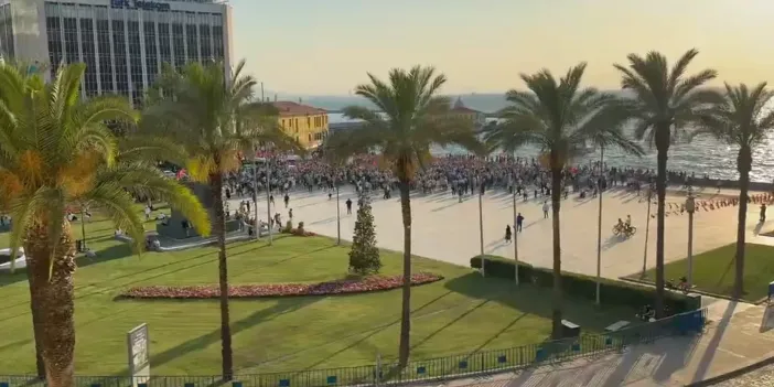 İzmir'de Özgür Özel'e Soğuk Duş! Boş Meydanda Kadraj Oyunu Deşifre Oldu