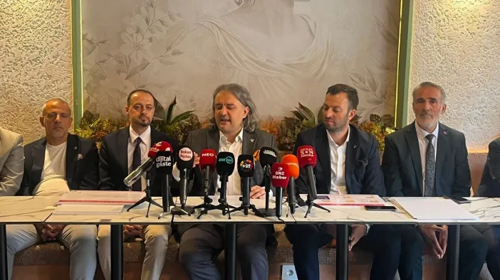 Yeniden Refah'tan Cemil Tugay'a Kemeraltı Resti: 6 Ayda Çözelim!