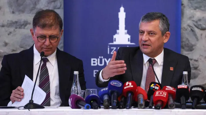 CHP'de Küfür Skandalı! Özgür Özel'den Cemil Tugay'a Şok Mesaj