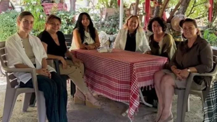 CHP'li Ayten Gülsever'den Cezaevi Önünde Neptün Soyer'e Dayanışma Ziyareti!