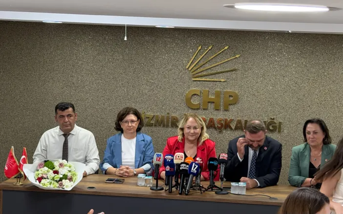 CHP'li Gülsever ve Gümrükçü'den İzmir'de Ortak Rest: "Dönen Dönsün Yolundan"