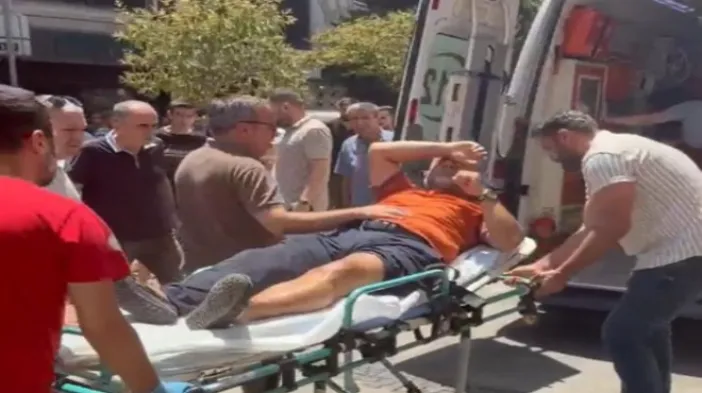 İzmir Konak'ta Sokak Ortasında Dehşet! Husumetlisi Bacağından Vurdu