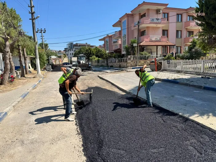 Foça Belediyesi'nden Yenifoça'ya Asfalt Hamlesi! Başkan Fıçı Sahada