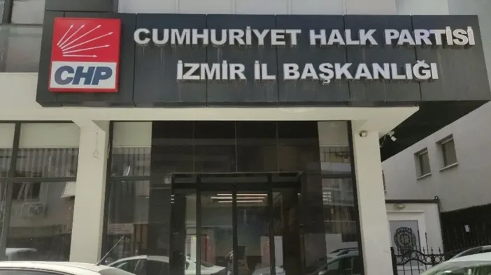 CHP İzmir'de Kopuş! 9 Milletvekili ve 26 İlçe Başkanı Gidiyor, İlk İstifalar Geldi