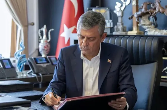Özgür Özel CHP’den İstifa Etti!