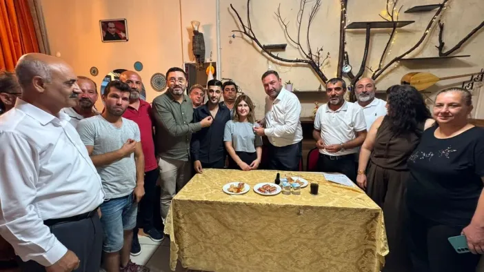 Gümrükçü'den Rozet Töreninde Açıklama: "Gidenler Yuvasına Dönüş Yapacak"