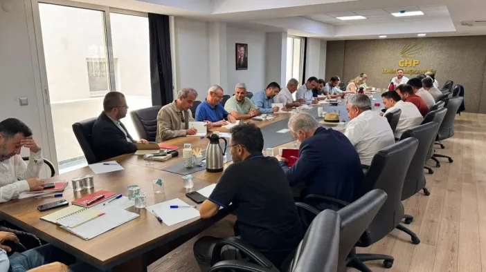 CHP İzmir'de Flaş Kararlar: 2 İlçe Görevden Alındı, 4 Yeni Başkan Atandı!