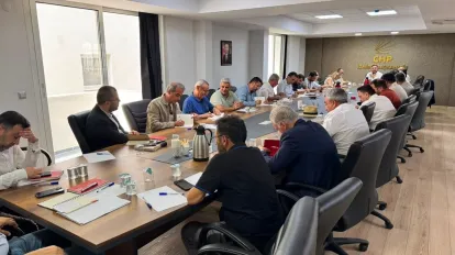 CHP İzmir'de Flaş Kararlar: 2 İlçe Görevden Alındı, 4 Yeni Başkan Atandı!