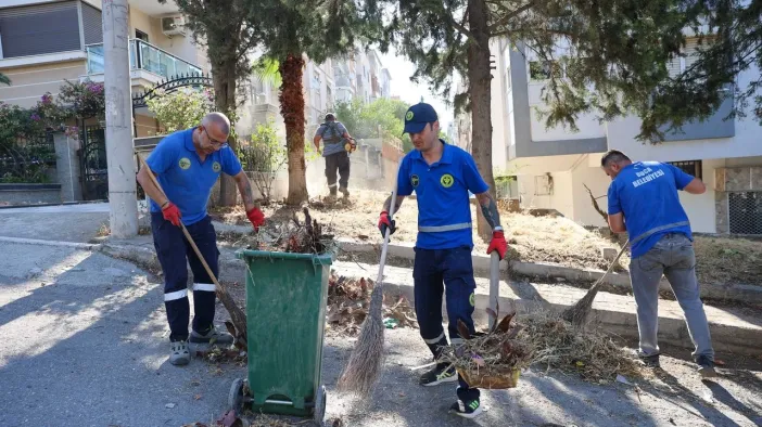 Buca'da Yaz Temizliği Seferberliği: 47 Mahallede Hijyen Mesaisi Sürüyor