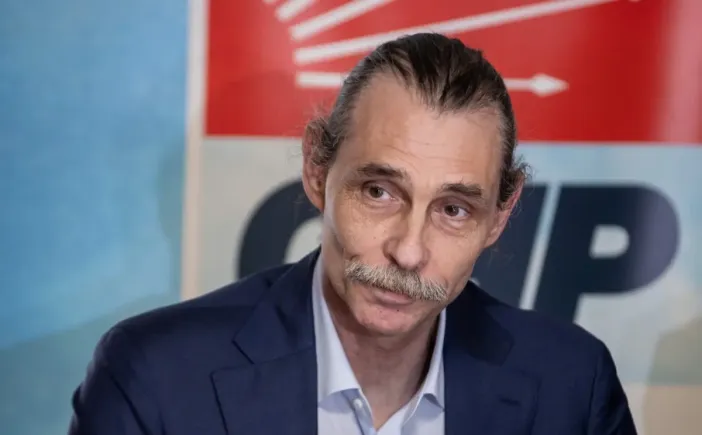 Erdal Beşikçioğlu CHP'de Kalıyor!