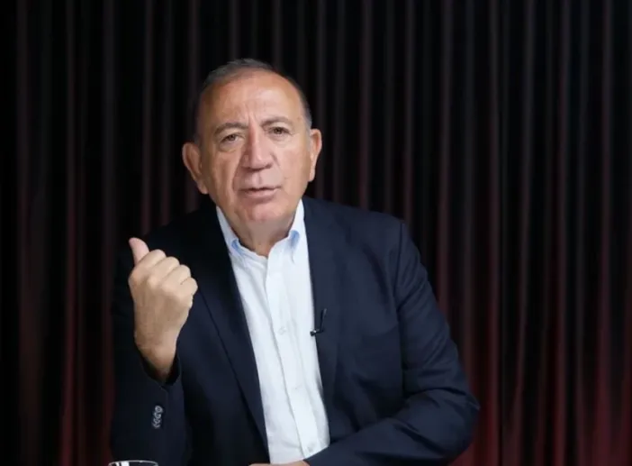 Gürsel Tekin’den 'Rozet Takma Töreni' İddialarına Yanıt: "Kirli Bir Tuzak Öne Çıkarıldı"