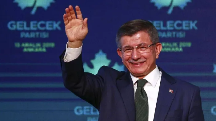 Siyasette Flaş İddia: Ahmet Davutoğlu Siyaseti Bırakıyor mu?