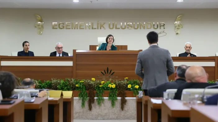 Karabağlar'da Başkan Kınay'a Soğuk Duş! 28 Meclis Üyesi Toplantıya Katılmadı