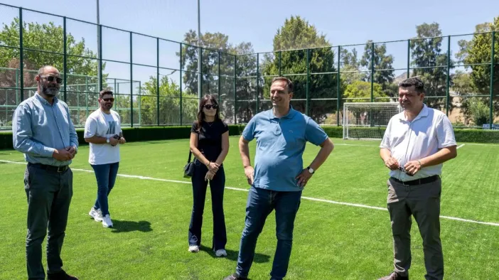 Bornova'da Spor Tesisleri Yenilendi! Ömer Eşki'den 3 Mahalleye Yeni Saha Müjdesi