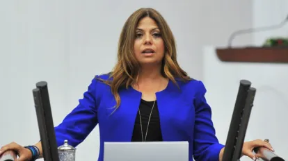 Zeynep Altıok Akatlı’dan Özgür Özel Yönetimine Sert Çıkış