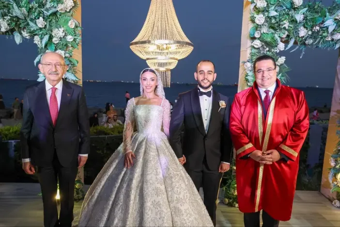 Kılıçdaroğlu Sahneye "Arınmayı Sağlayacak Lider" Diyerek Çağrıldı!