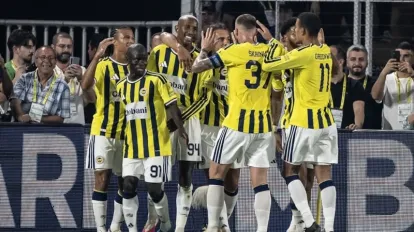 Fenerbahçe Kadıköy'de Sturm Graz'ı İki Golle Yıktı: Devler Ligi Yolunda Büyük Avantaj!