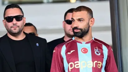 Mohamed Salah Trabzon'da! Binlerce Bordo-Mavili Taraftar Havalimanına Akın Etti