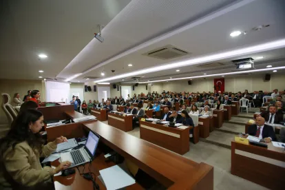 Karabağlar Meclisinde "Parti Değişikliği" Gerilimi: Kınay’a CHP Grubundan Sert İtiraz