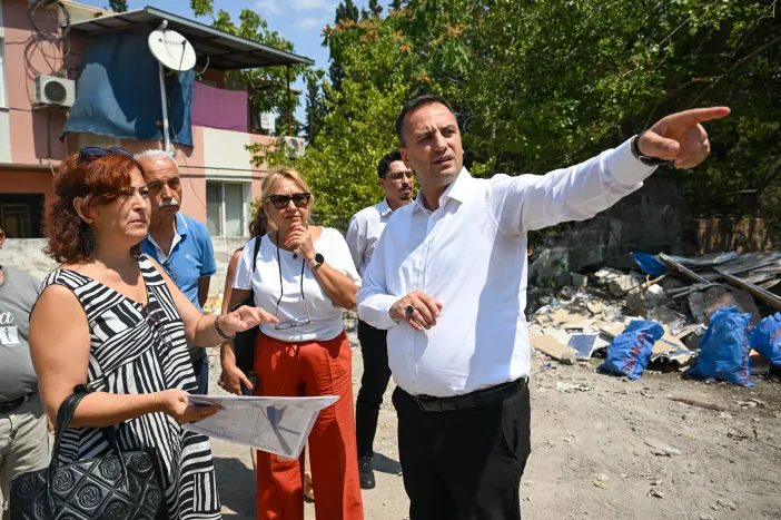 Bornova'da Trafik ve Altyapı Sorununa Neşter: Serintepe'de Yıkımlar Başladı