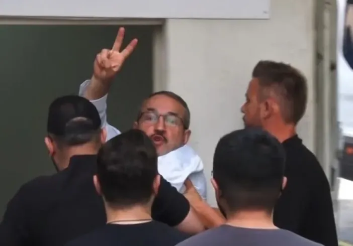 Ultrason Lideri Sebahattin Şirin Sağlık Kontrolü Çıkışında Slogan Attı