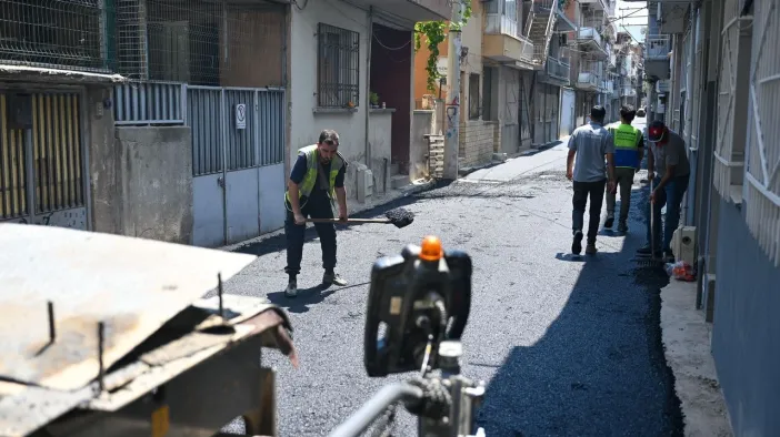 Bornova'da Asfalt Seferberliği: Çamdibi’nde 282 Sokaklık Hedef İçin Çalışmalar Tam Gaz