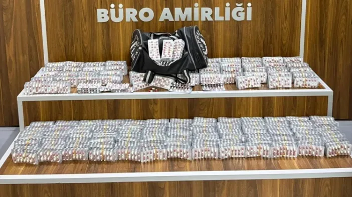 Gaziemir'de Dev Uyuşturucu Operasyonu: 9 Bin 184 Sentetik Ecza Ele Geçirildi